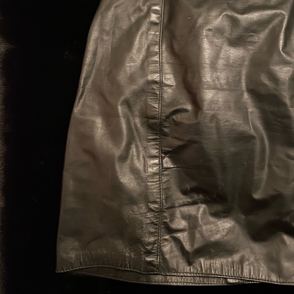 Black leather mini skirt - Picture 6 of 10